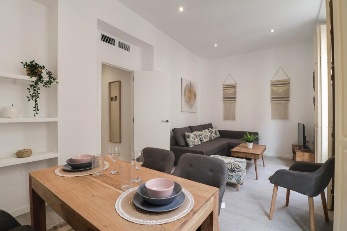 C93 - Trendy Two Bedrooms In Ollerias مالقة المظهر الخارجي الصورة