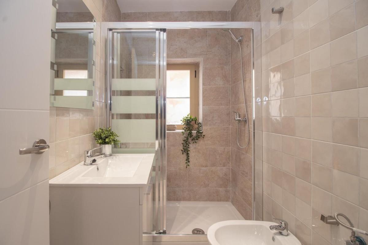 C93 - Trendy Two Bedrooms In Ollerias مالقة المظهر الخارجي الصورة