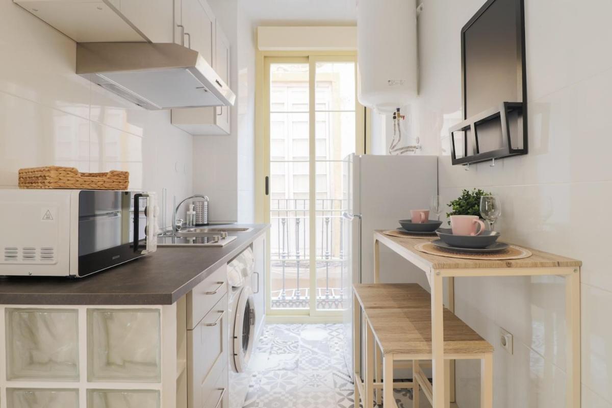 C93 - Trendy Two Bedrooms In Ollerias مالقة المظهر الخارجي الصورة